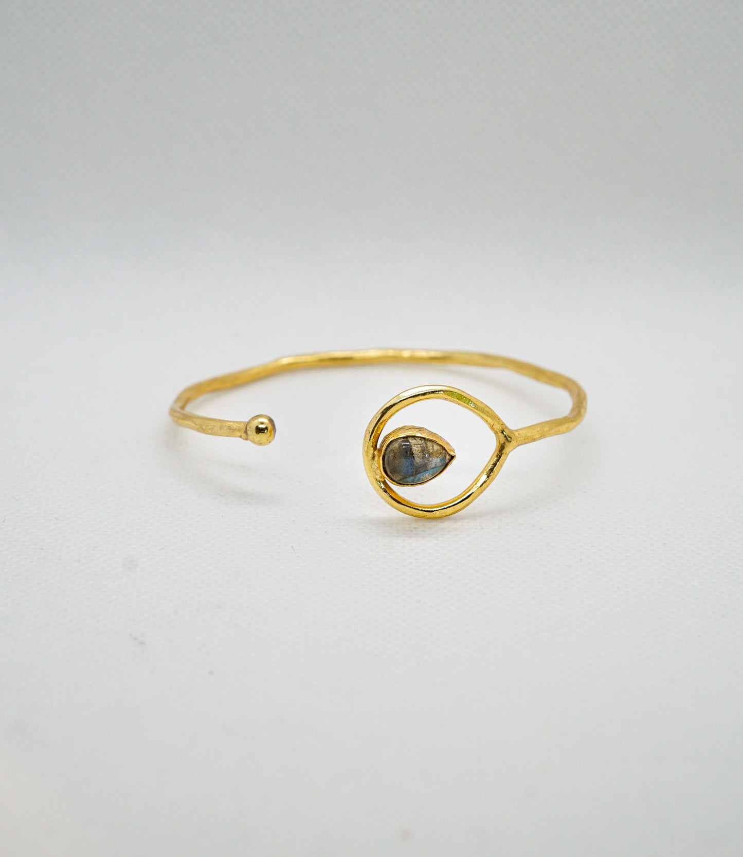 “EYE”