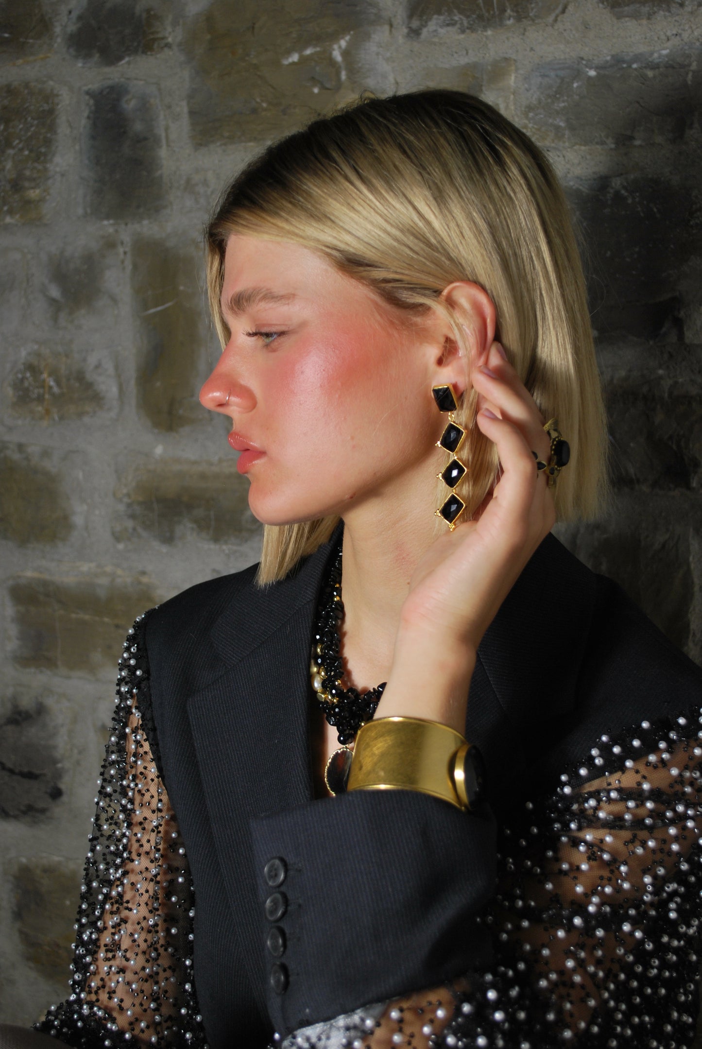 Orecchini in ottone placcato oro con Onice
