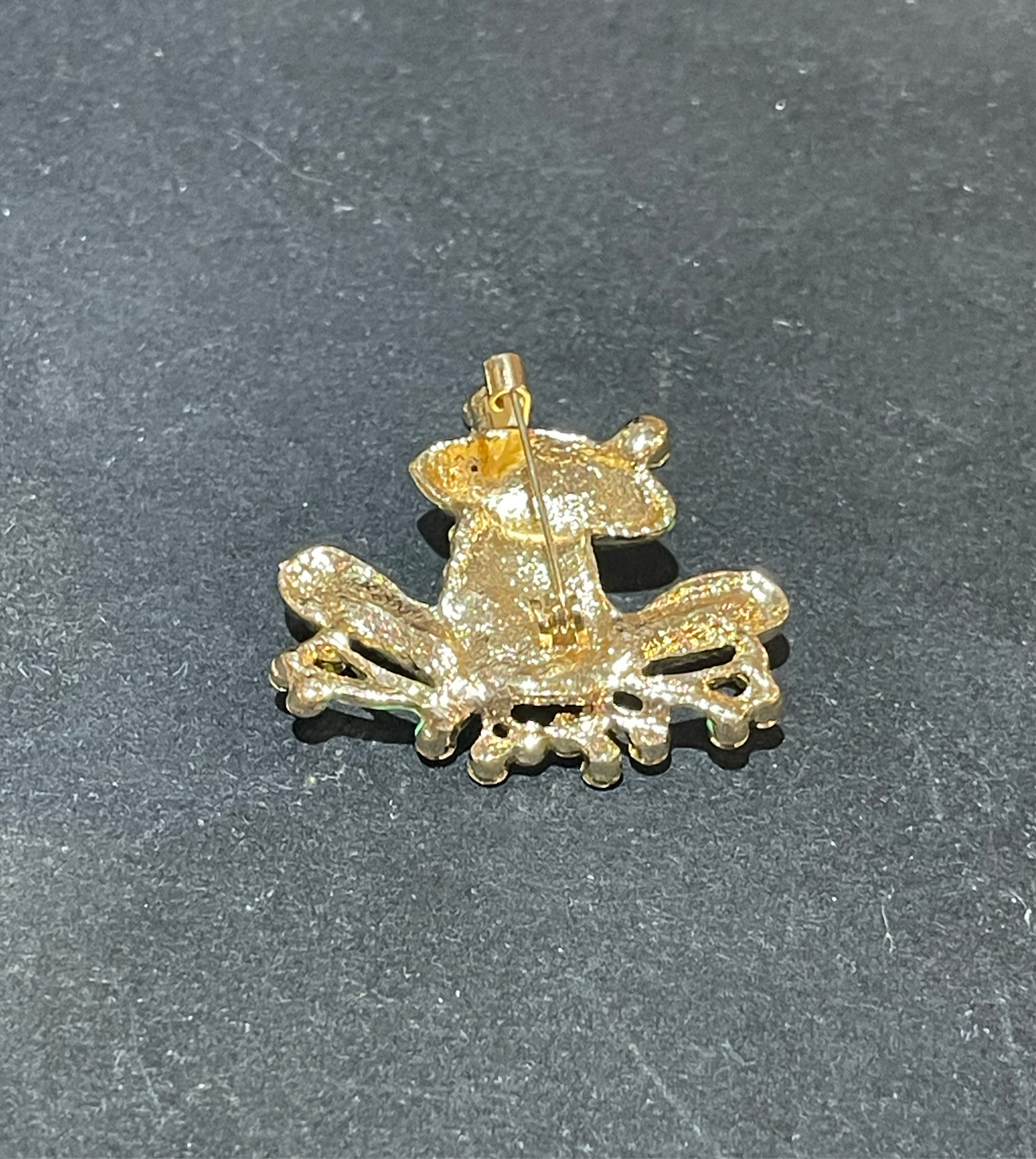 Spilla “rana” in acciaio placcato oro 18 kt cristalli e smalto.