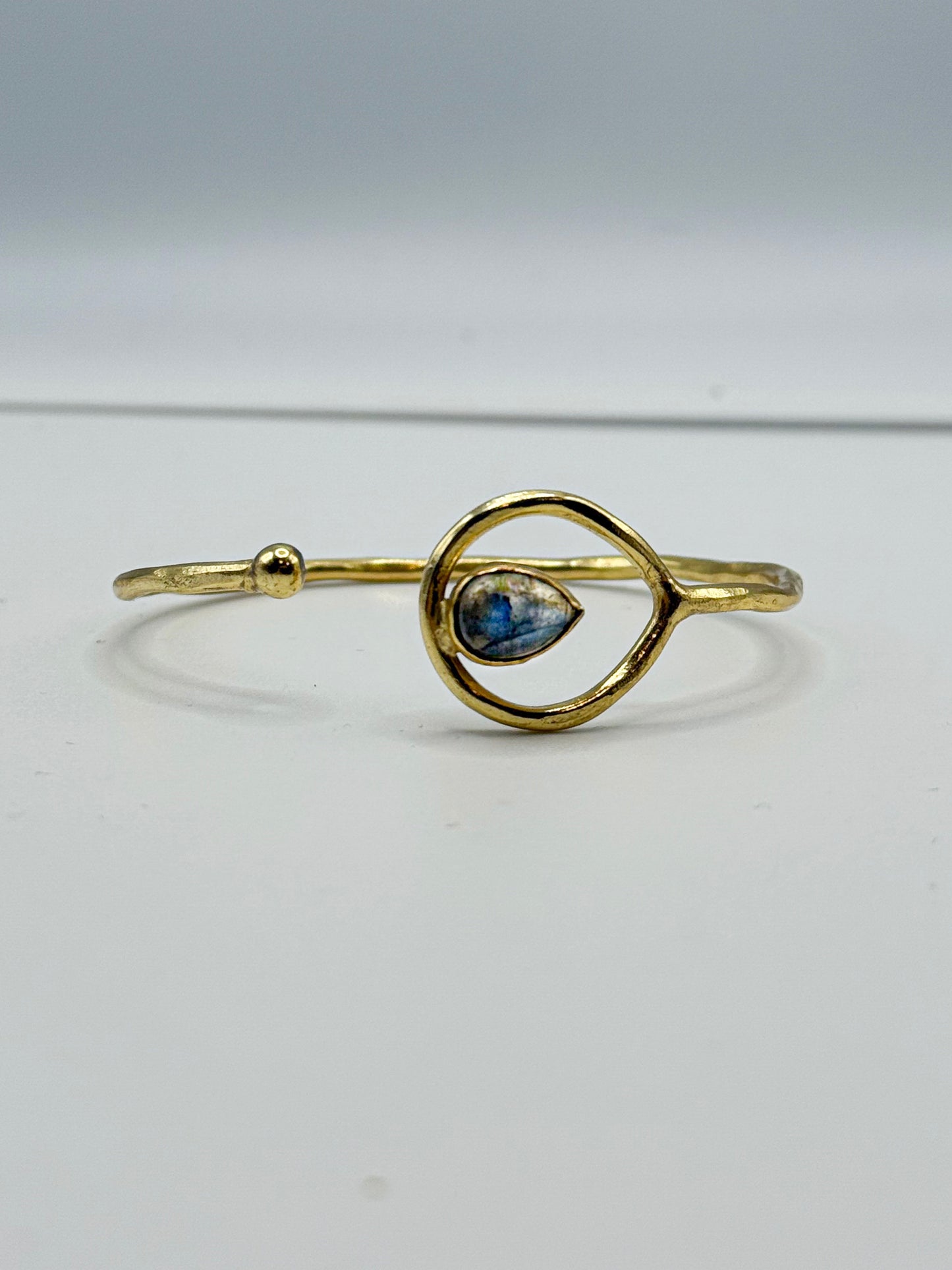 “EYE”