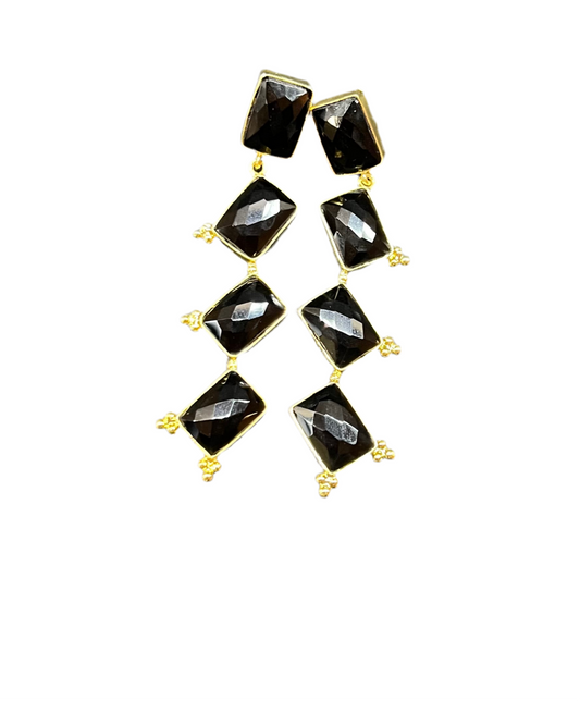 Orecchini in ottone placcato oro con Onice